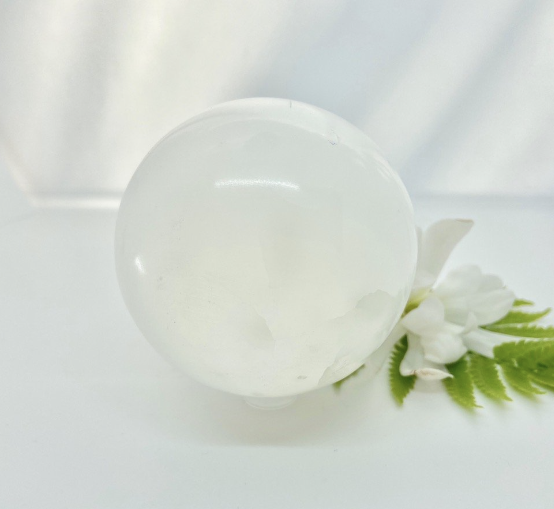 Selenite Sphere 5 cm - Image 2